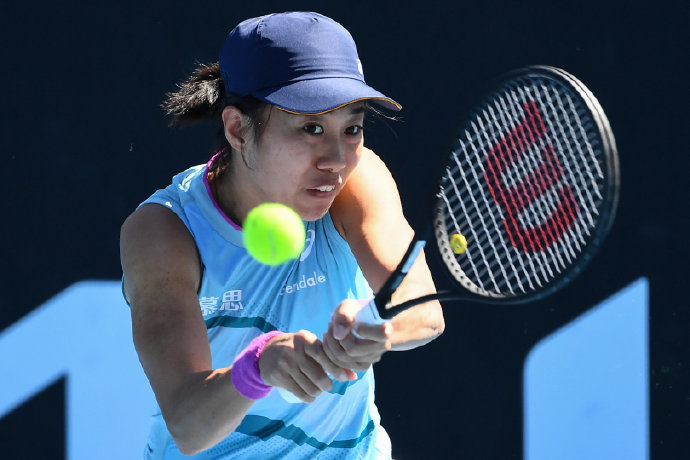 她们努力应 她们努力应